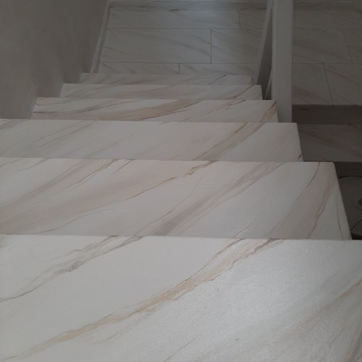 escaleras con acabado estilo marmol